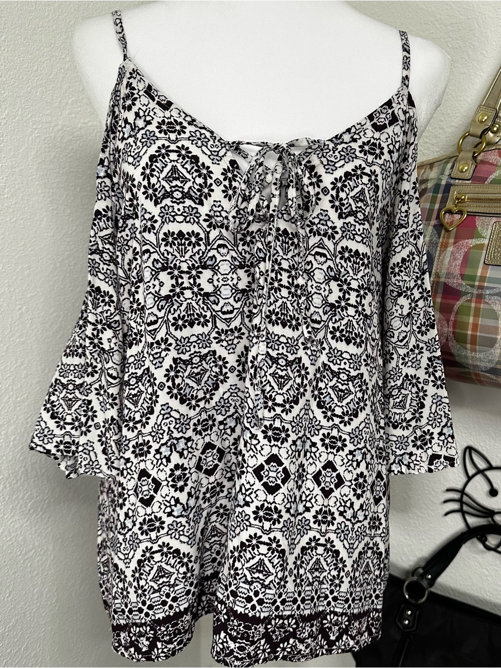l.a. hearts medium black white Women’s Patterned Off Shoulder Top Shirt rayon